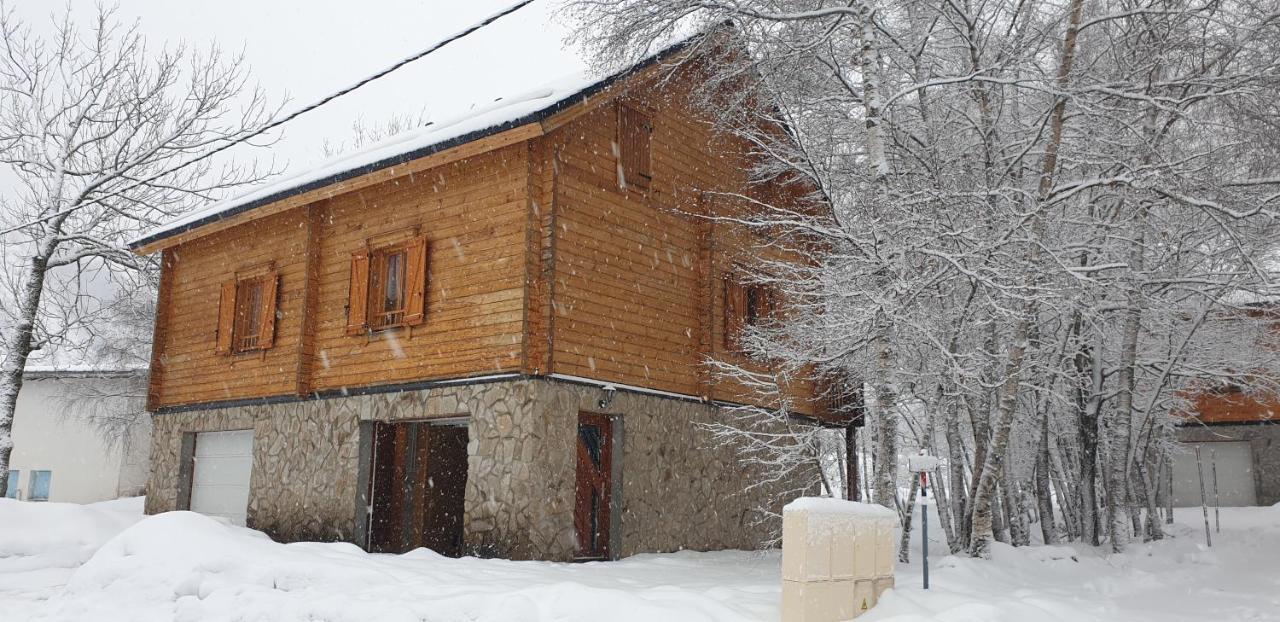 Chalet bois au milieu des Pyrénées LʼHospitalet-près-lʼAndorre Exterior foto